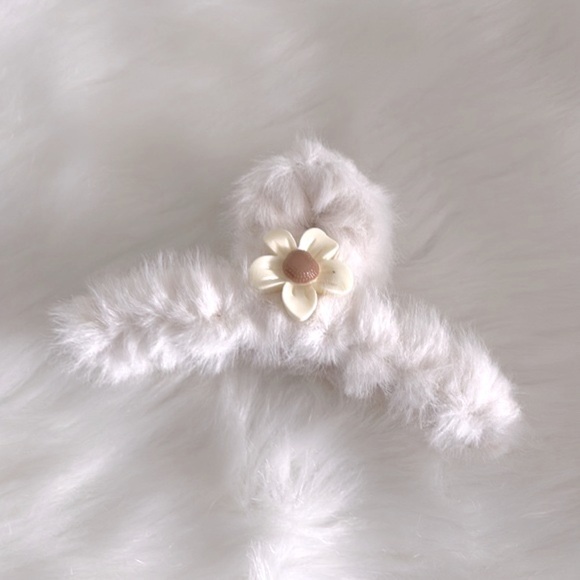 NWT - Hair clips (2pk) - Picture 2 of 8